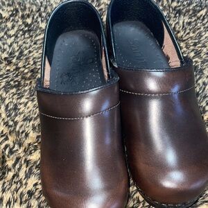 Sanita Rich Brown Leather original clogs